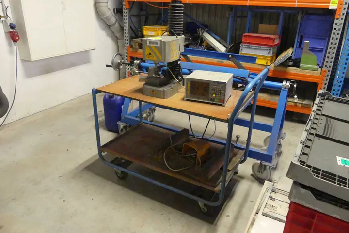 Couth - Nadelprägemaschine, mit Tischwagen Modell: MC 2000